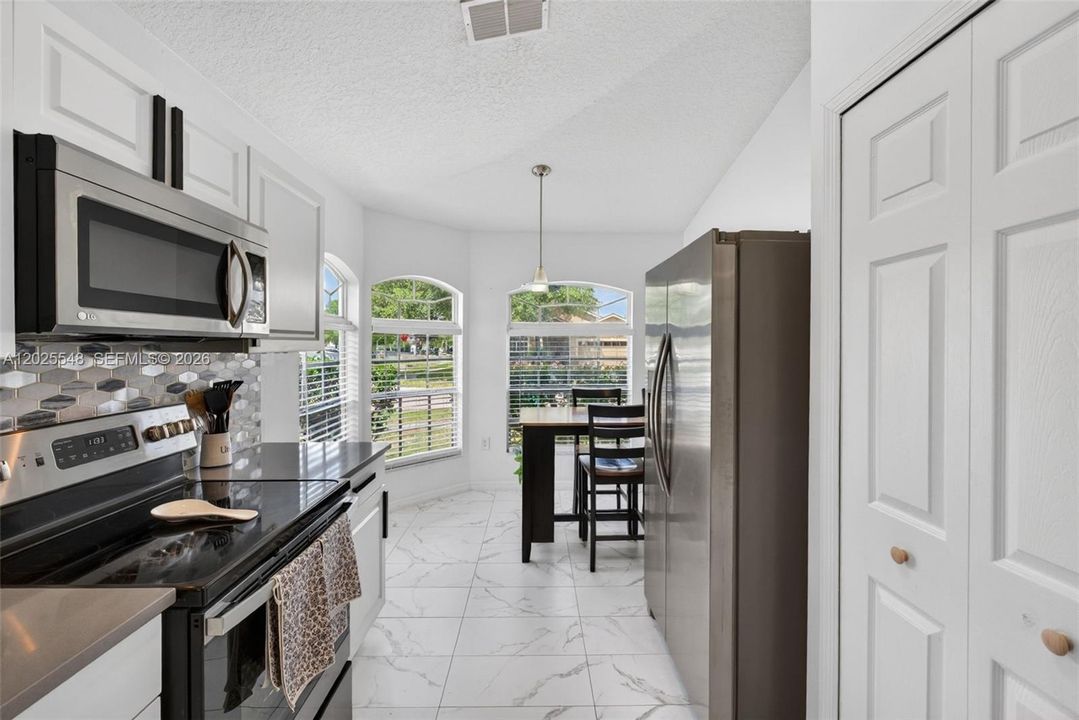 Active With Contract: $389,999 (4 beds, 2 baths, 1378 Square Feet)