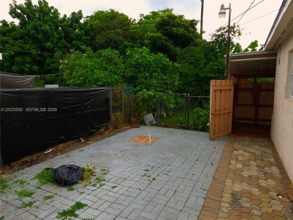 Недавно арендовано: $2,000 (2 спален, 1 ванн, 648 Квадратных фут)