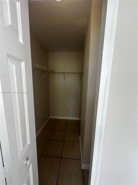 Active With Contract: $2,400 (4 beds, 3 baths, 1423 Square Feet)