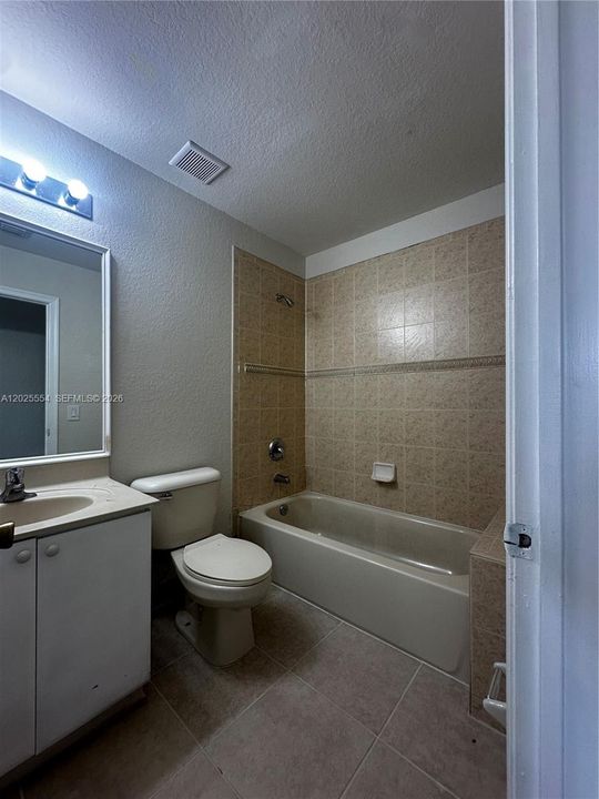 Active With Contract: $2,400 (4 beds, 3 baths, 1423 Square Feet)