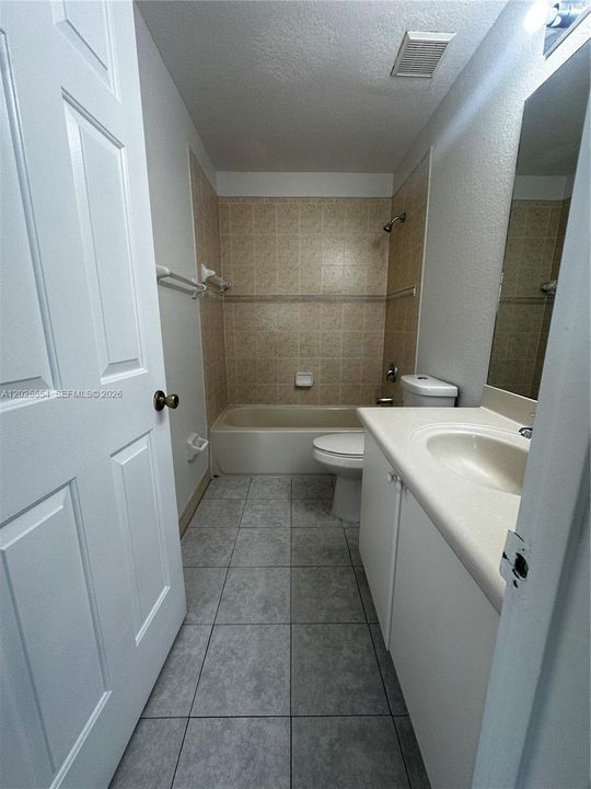 Active With Contract: $2,400 (4 beds, 3 baths, 1423 Square Feet)