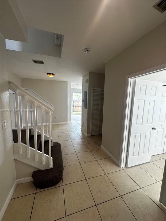 Active With Contract: $2,400 (4 beds, 3 baths, 1423 Square Feet)