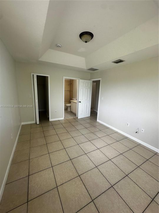 Active With Contract: $2,400 (4 beds, 3 baths, 1423 Square Feet)