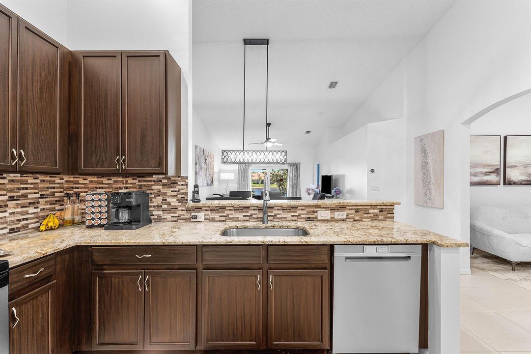 010-9463SwanseaLane-WestPalmBeach-FL-334