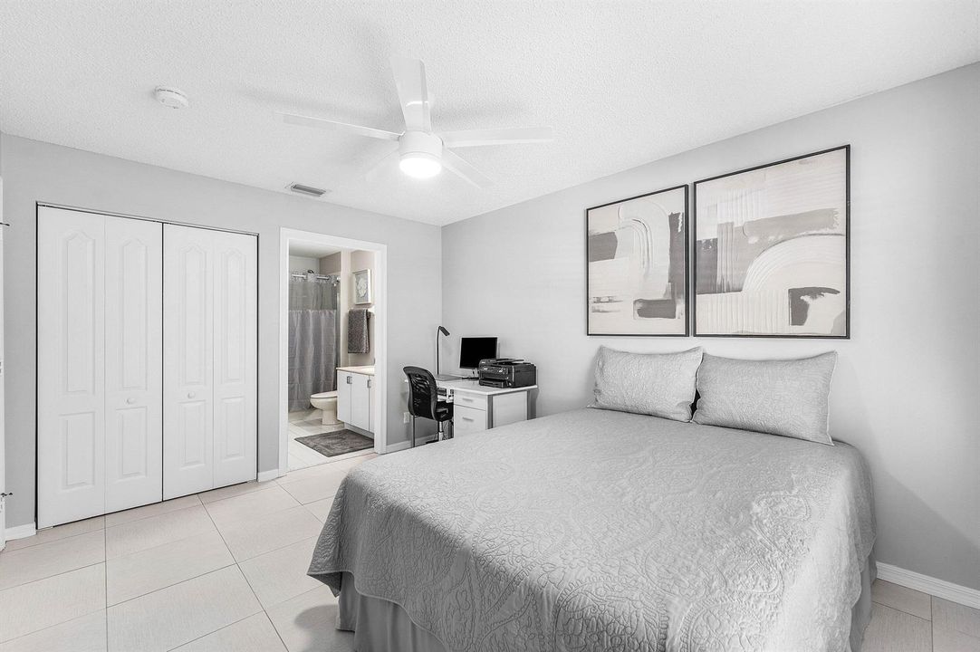 019-9463SwanseaLane-WestPalmBeach-FL-334