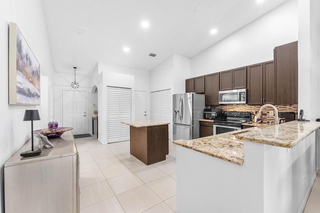 008-9463SwanseaLane-WestPalmBeach-FL-334