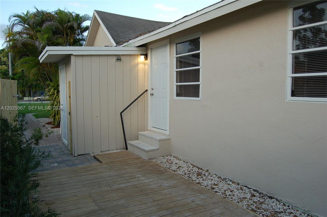For Sale: $1,380,000 (4 beds, 3 baths, 1246 Square Feet)
