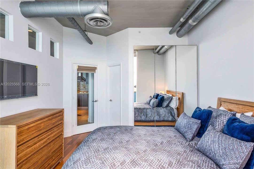 For Rent: $4,500 (2 beds, 2 baths, 1234 Square Feet)