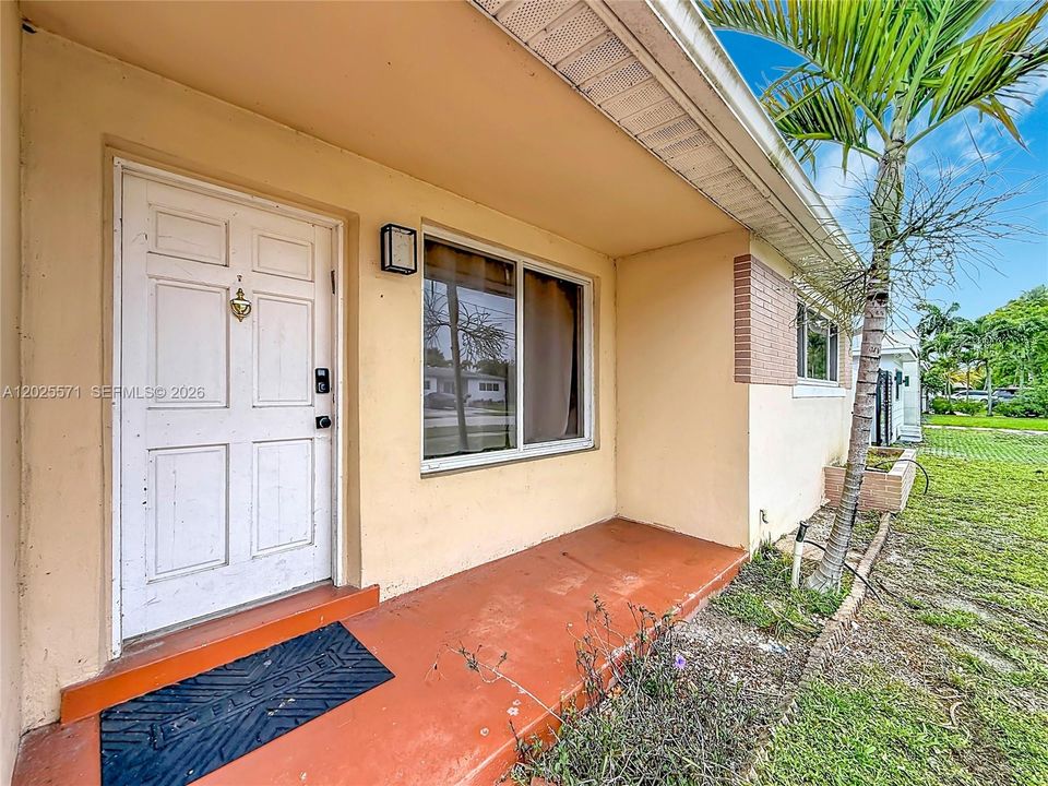 For Sale: $1,400,000 (3 beds, 2 baths, 1375 Square Feet)