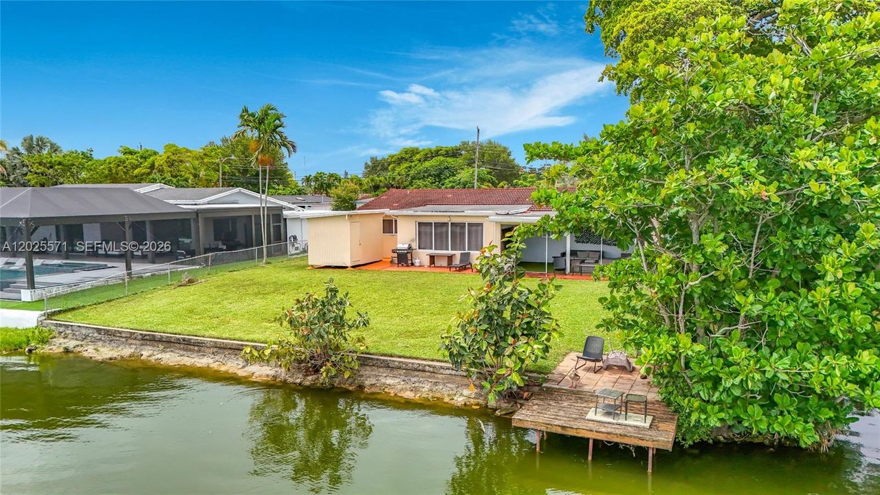 For Sale: $1,400,000 (3 beds, 2 baths, 1375 Square Feet)