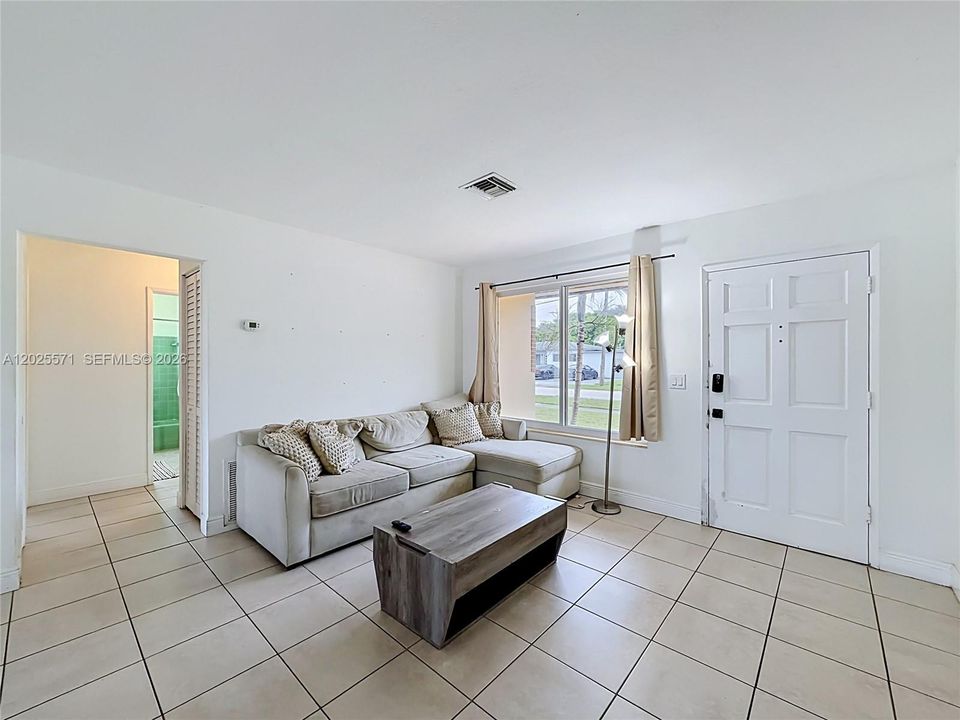 For Sale: $1,400,000 (3 beds, 2 baths, 1375 Square Feet)