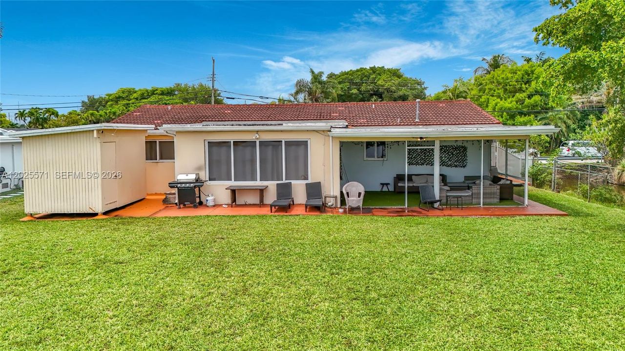 For Sale: $1,400,000 (3 beds, 2 baths, 1375 Square Feet)