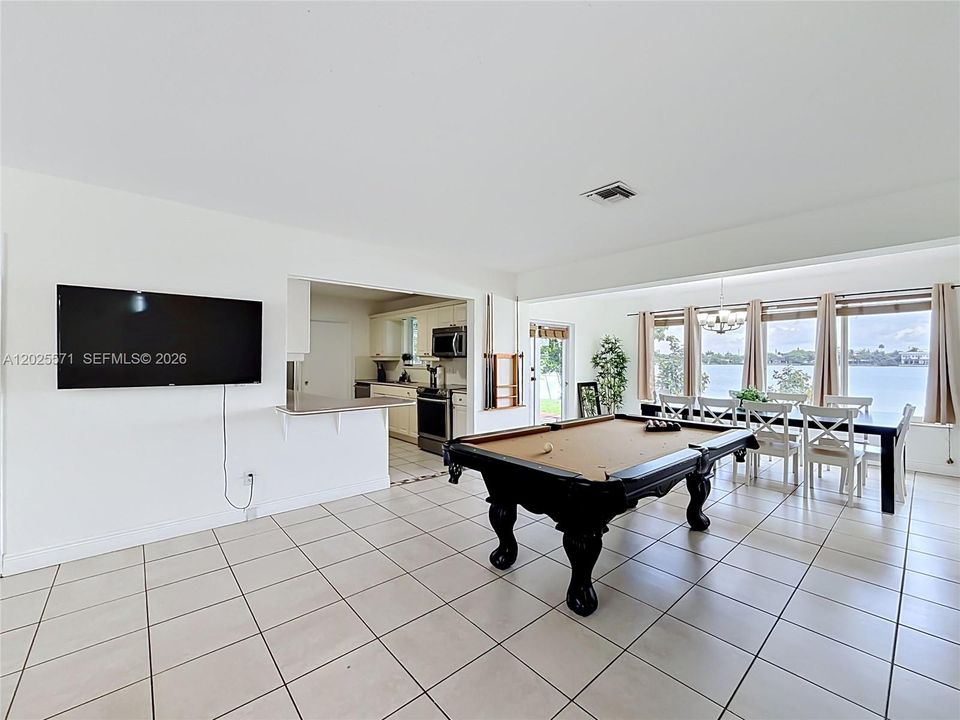 For Sale: $1,400,000 (3 beds, 2 baths, 1375 Square Feet)