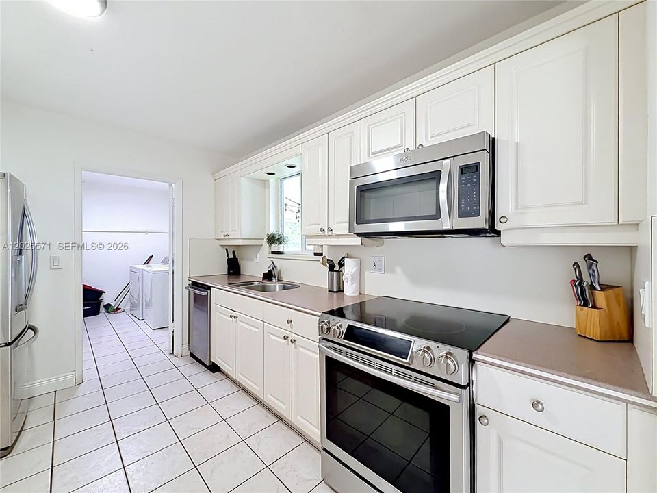 For Sale: $1,400,000 (3 beds, 2 baths, 1375 Square Feet)