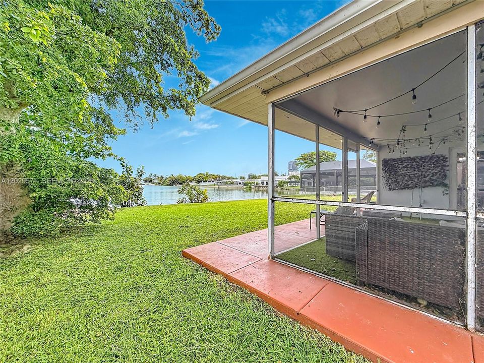 For Sale: $1,400,000 (3 beds, 2 baths, 1375 Square Feet)