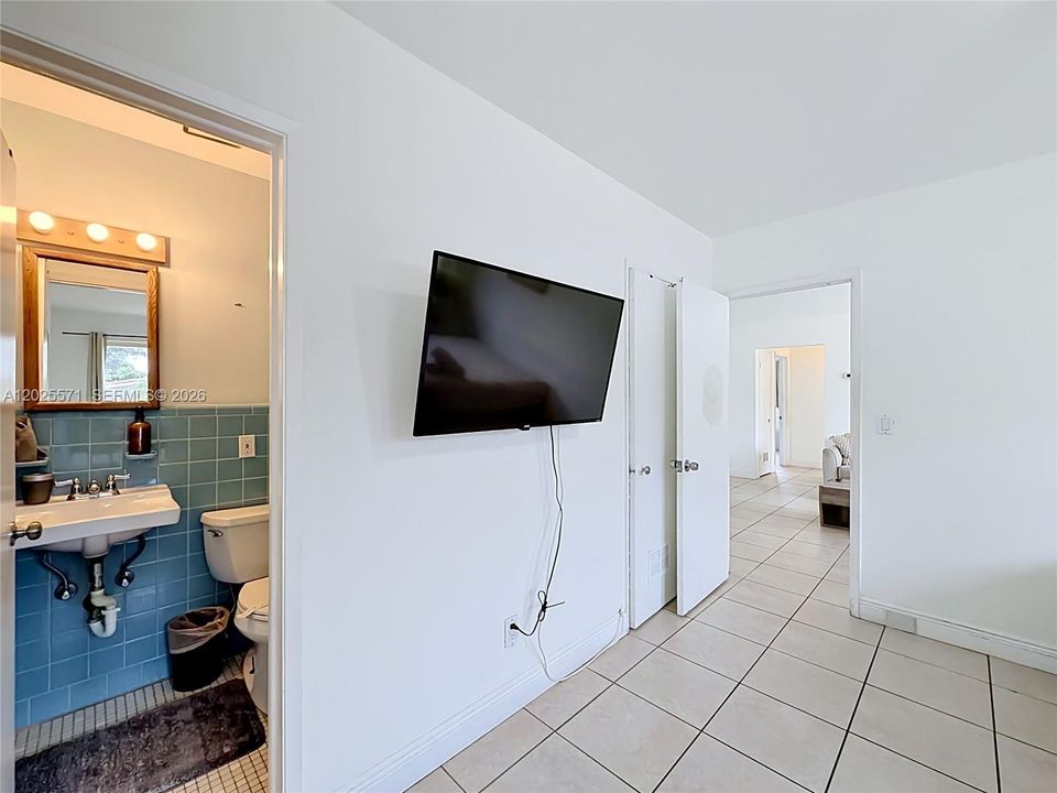 For Sale: $1,400,000 (3 beds, 2 baths, 1375 Square Feet)