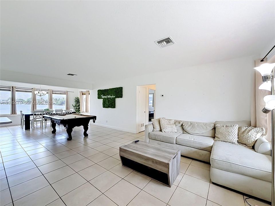 For Sale: $1,400,000 (3 beds, 2 baths, 1375 Square Feet)