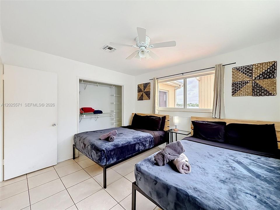 For Sale: $1,400,000 (3 beds, 2 baths, 1375 Square Feet)