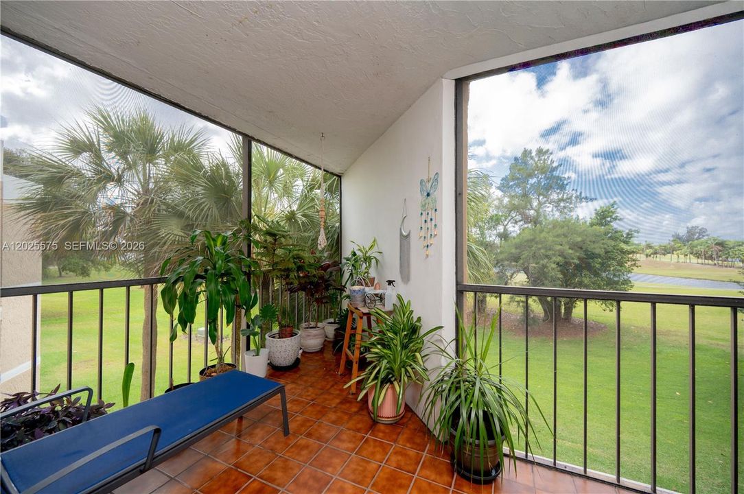 For Sale: $345,000 (2 beds, 2 baths, 1235 Square Feet)