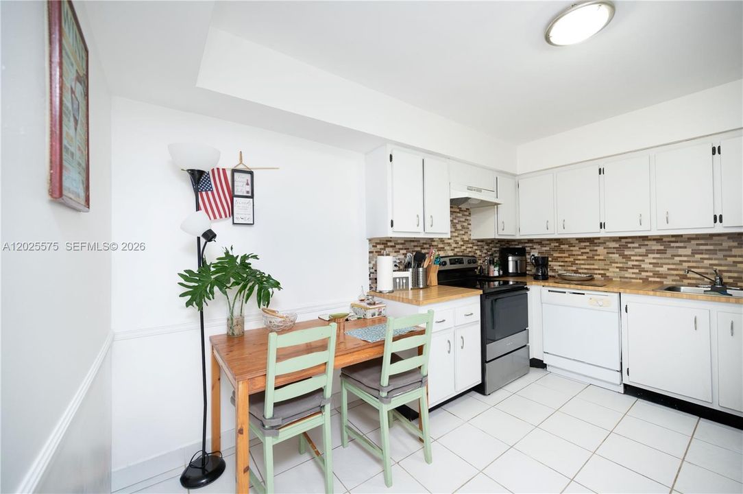 For Sale: $345,000 (2 beds, 2 baths, 1235 Square Feet)