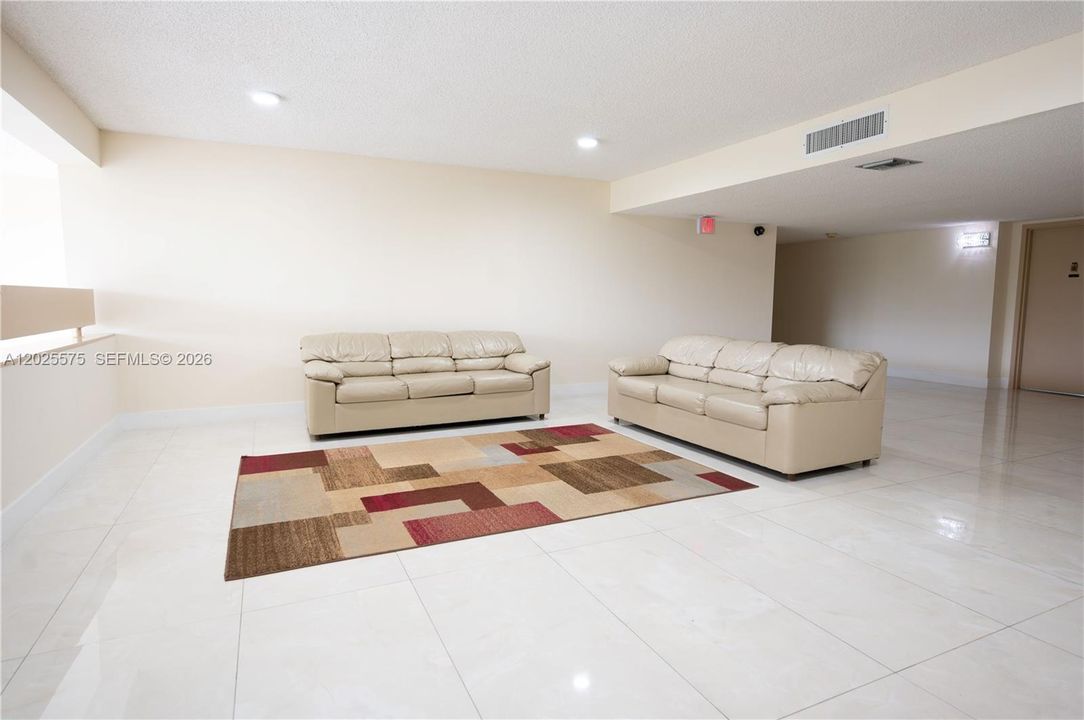 For Sale: $345,000 (2 beds, 2 baths, 1235 Square Feet)