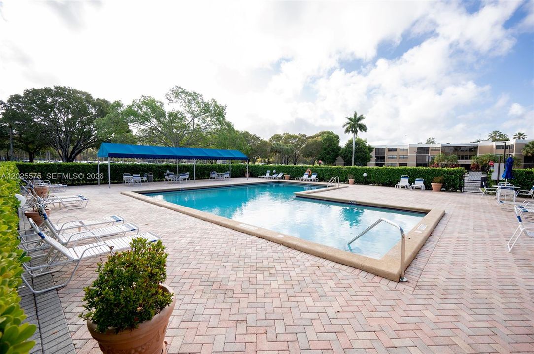 For Sale: $345,000 (2 beds, 2 baths, 1235 Square Feet)