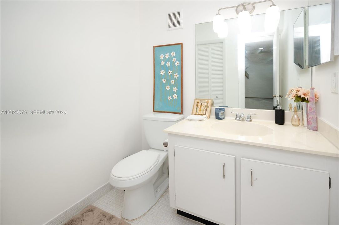 For Sale: $345,000 (2 beds, 2 baths, 1235 Square Feet)