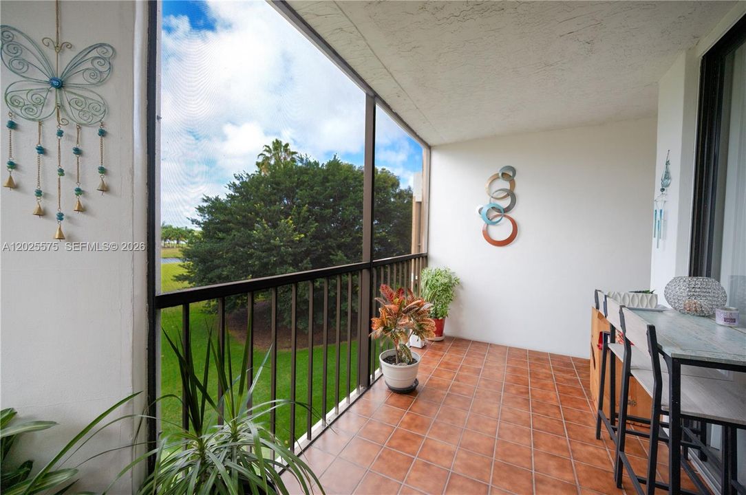 For Sale: $345,000 (2 beds, 2 baths, 1235 Square Feet)