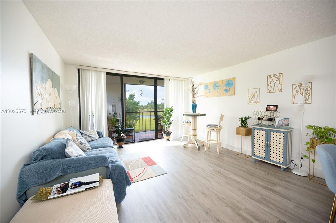 For Sale: $345,000 (2 beds, 2 baths, 1235 Square Feet)
