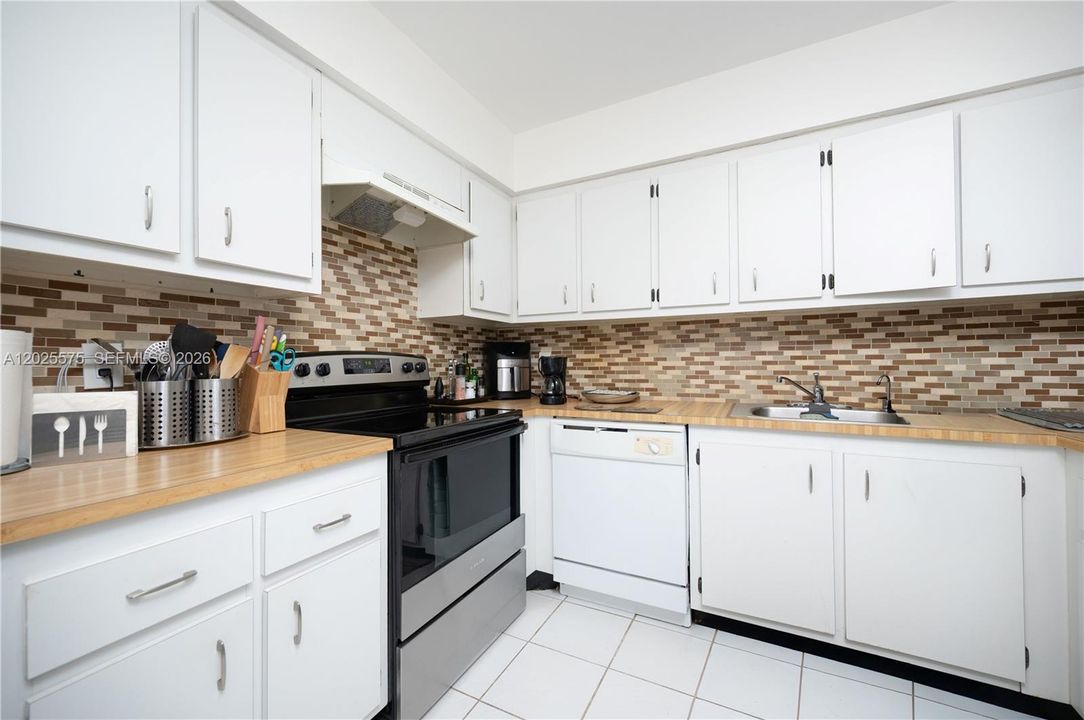 For Sale: $345,000 (2 beds, 2 baths, 1235 Square Feet)