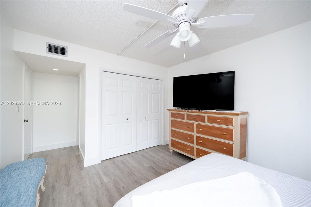 For Sale: $345,000 (2 beds, 2 baths, 1235 Square Feet)