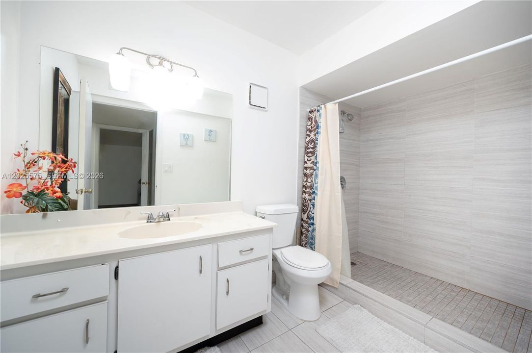 For Sale: $345,000 (2 beds, 2 baths, 1235 Square Feet)