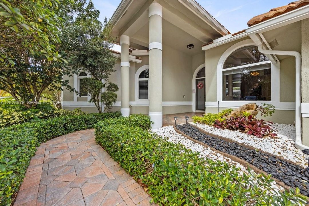 Active With Contract: $6,500 (5 beds, 3 baths, 2707 Square Feet)