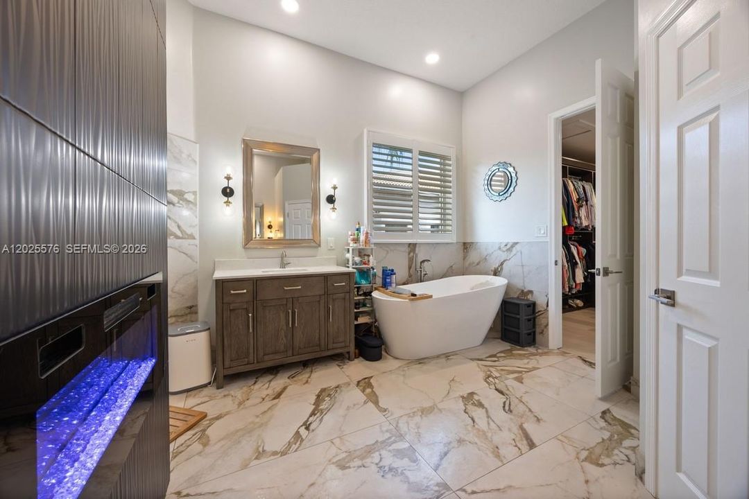 Active With Contract: $6,500 (5 beds, 3 baths, 2707 Square Feet)