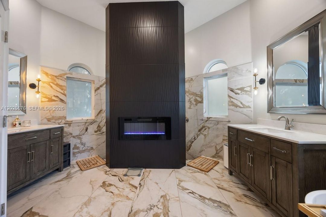 Active With Contract: $6,500 (5 beds, 3 baths, 2707 Square Feet)