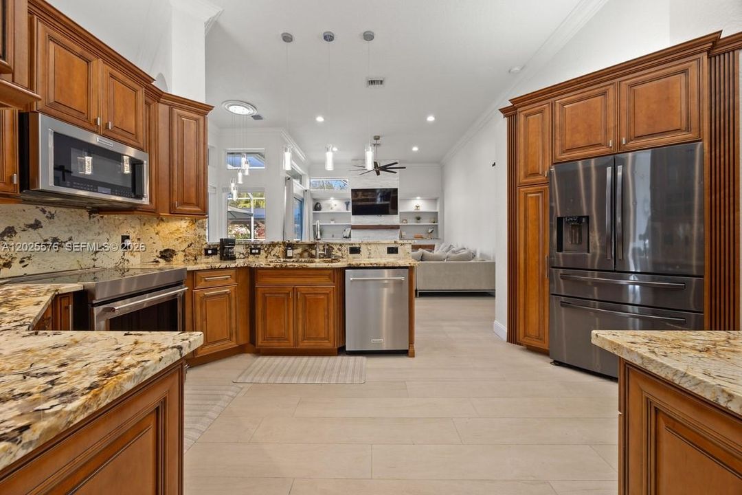 Active With Contract: $6,500 (5 beds, 3 baths, 2707 Square Feet)