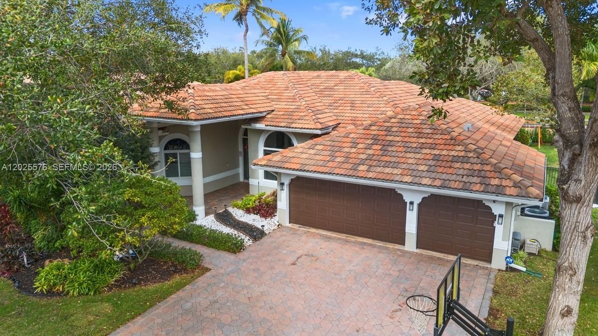 Active With Contract: $6,500 (5 beds, 3 baths, 2707 Square Feet)