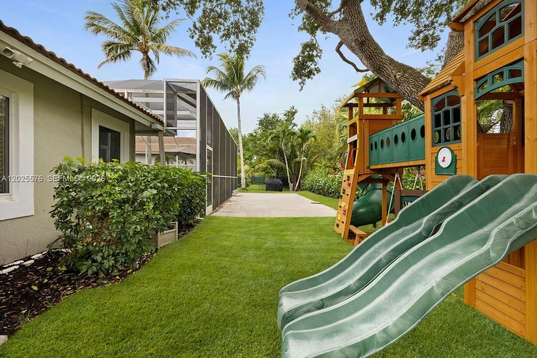 Active With Contract: $6,500 (5 beds, 3 baths, 2707 Square Feet)