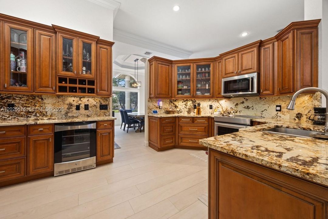 Active With Contract: $6,500 (5 beds, 3 baths, 2707 Square Feet)