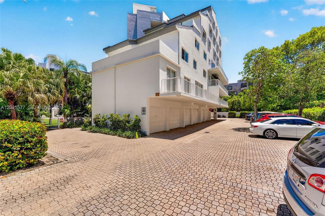 Active With Contract: $1,500,000 (4 beds, 2 baths, 1730 Square Feet)