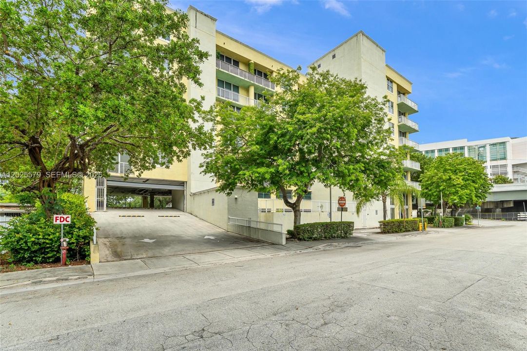 For Rent: $2,250 (1 beds, 1 baths, 788 Square Feet)