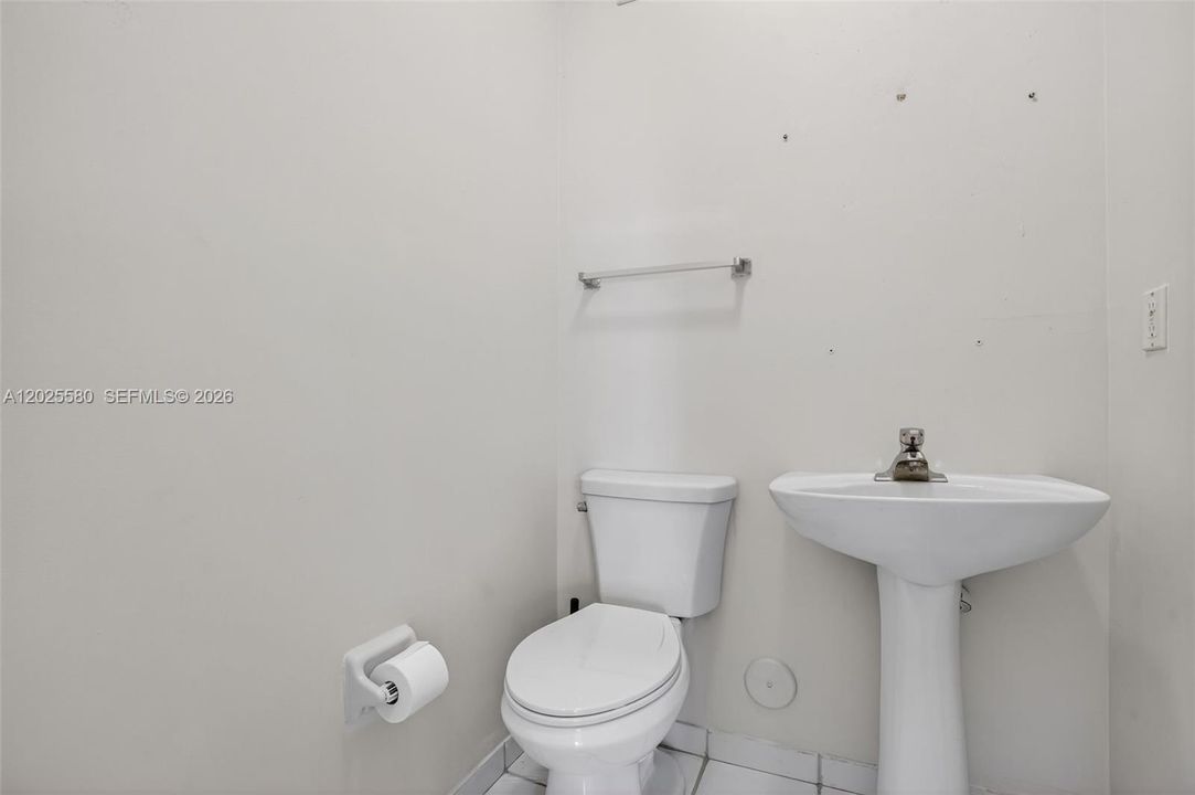 For Rent: $2,700 (4 beds, 2 baths, 1846 Square Feet)