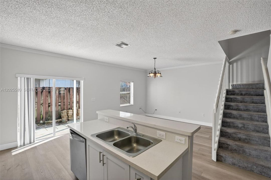 For Rent: $2,700 (4 beds, 2 baths, 1846 Square Feet)