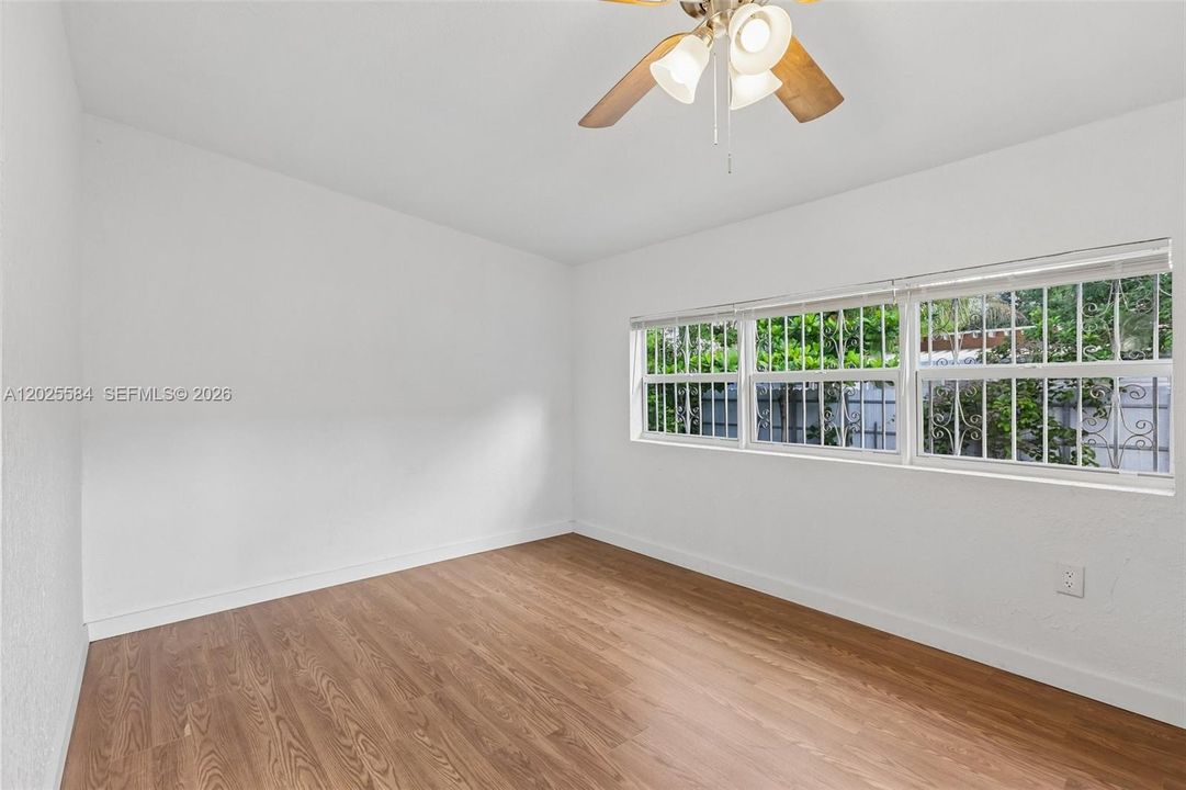 For Rent: $2,700 (3 beds, 1 baths, 1160 Square Feet)