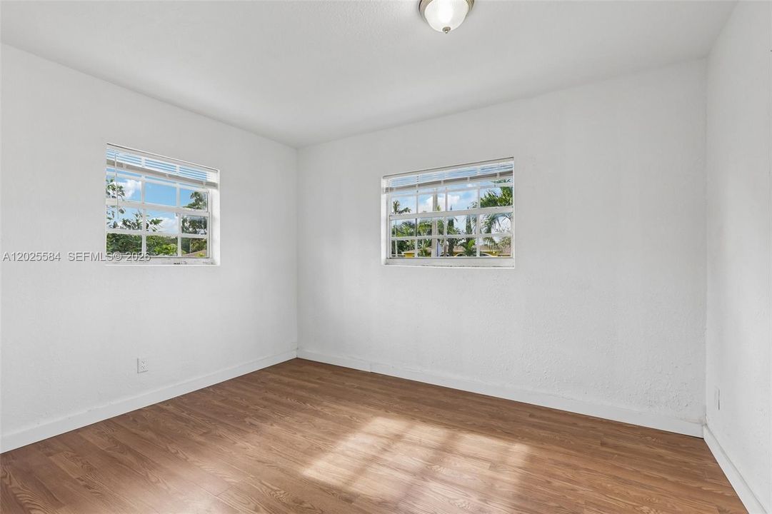 For Rent: $2,700 (3 beds, 1 baths, 1160 Square Feet)