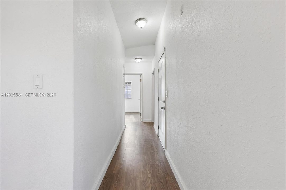 For Rent: $2,700 (3 beds, 1 baths, 1160 Square Feet)