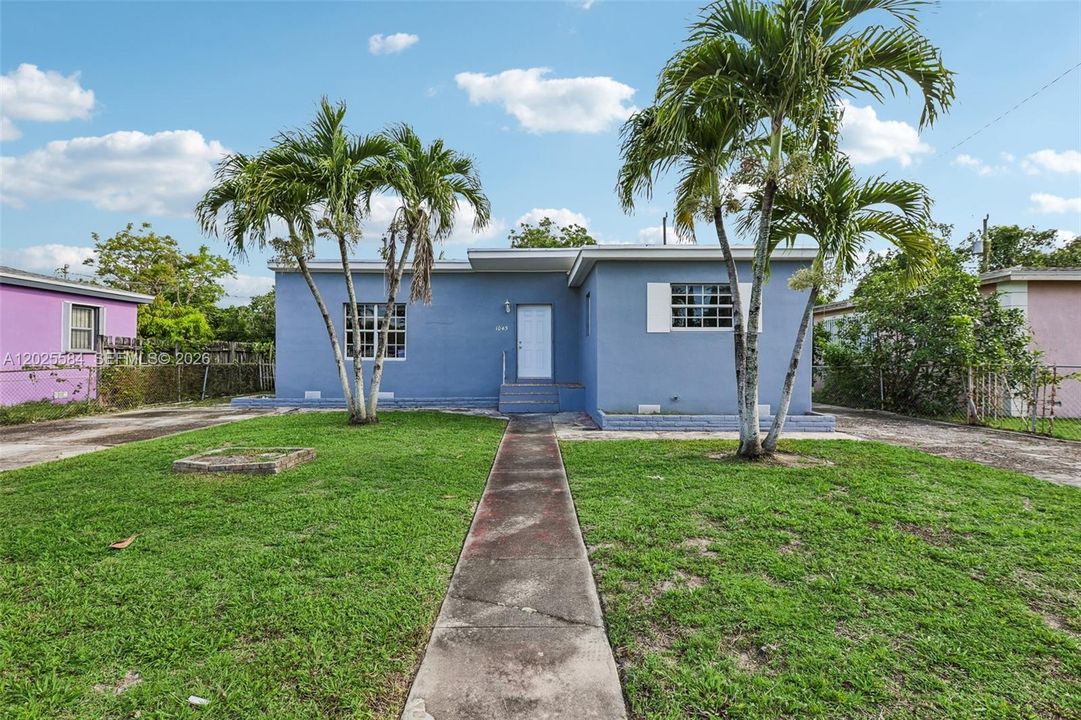 For Rent: $2,700 (3 beds, 1 baths, 1160 Square Feet)