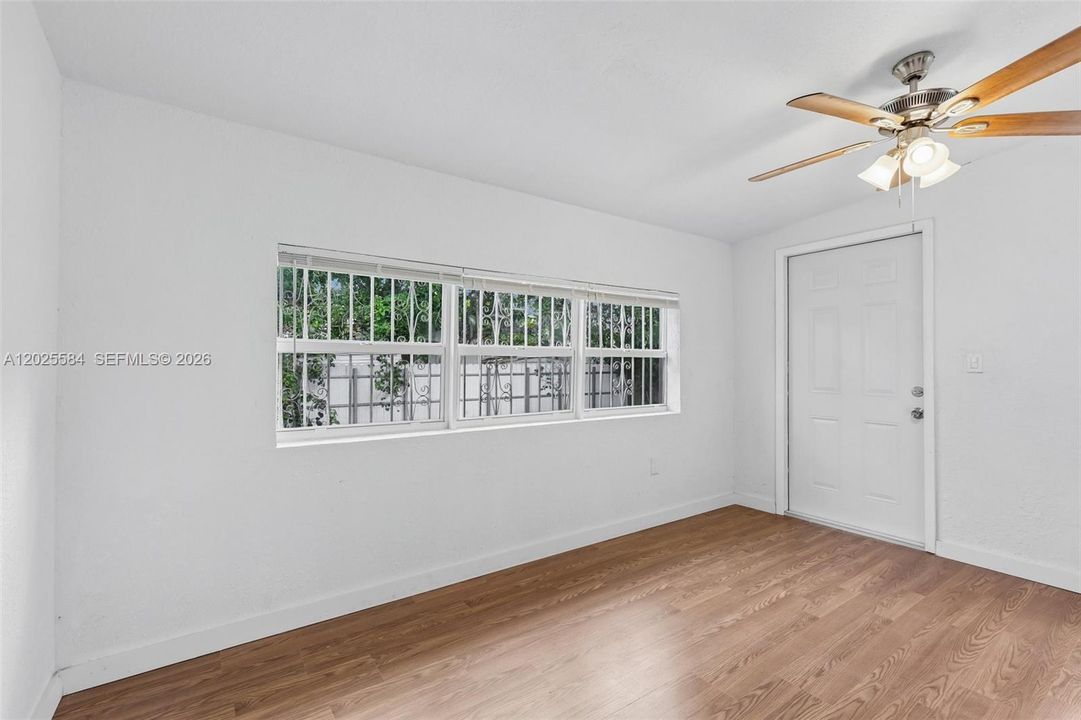 For Rent: $2,700 (3 beds, 1 baths, 1160 Square Feet)