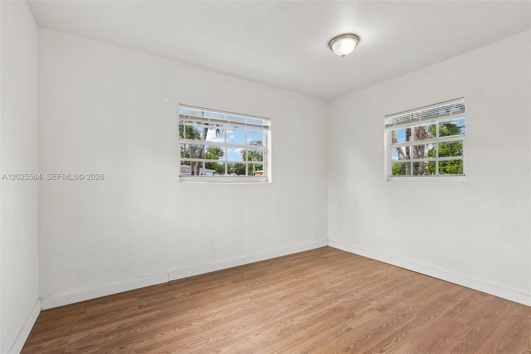 For Rent: $2,700 (3 beds, 1 baths, 1160 Square Feet)