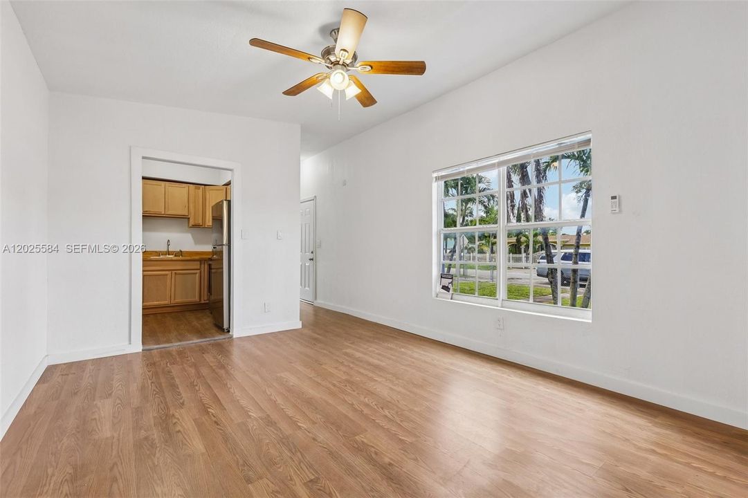 For Rent: $2,700 (3 beds, 1 baths, 1160 Square Feet)